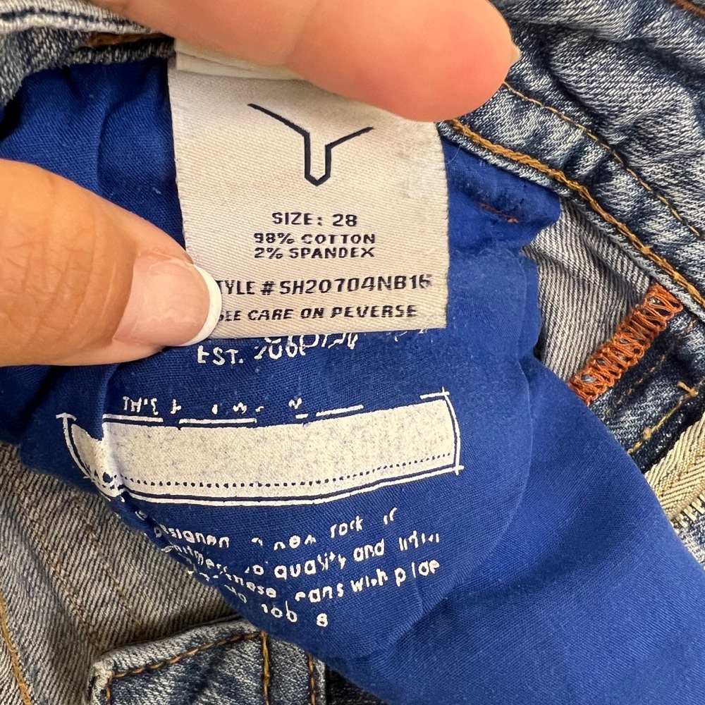 Vigoss Jean Shorts - Picture 3 of 4